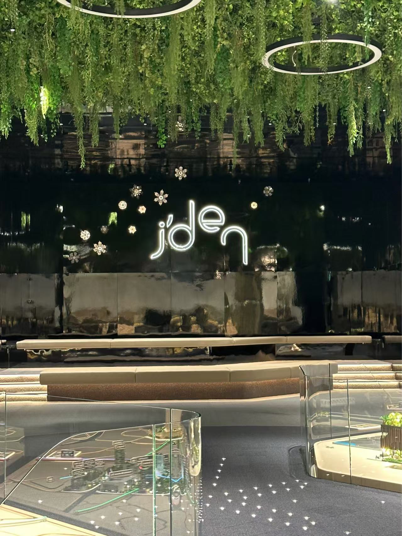 J’den